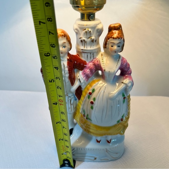 Vintage Boudoir Lamp -  Figural Colonial Couple - Porcelain Occupied Japan - Picture 5 of 10